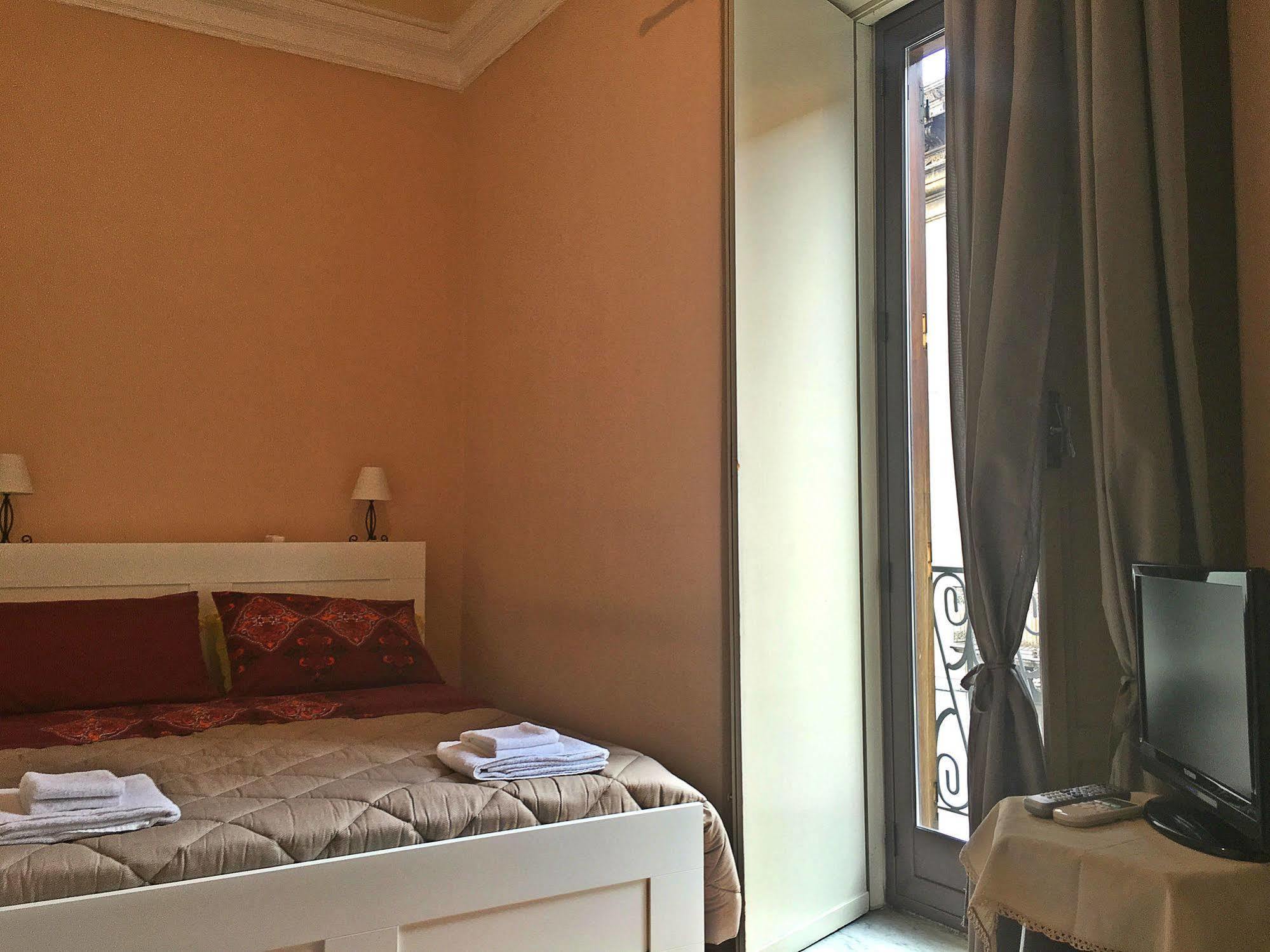 Alojamento de Acomodação e Pequeno-almoço Catania Inn Rooms Catânia