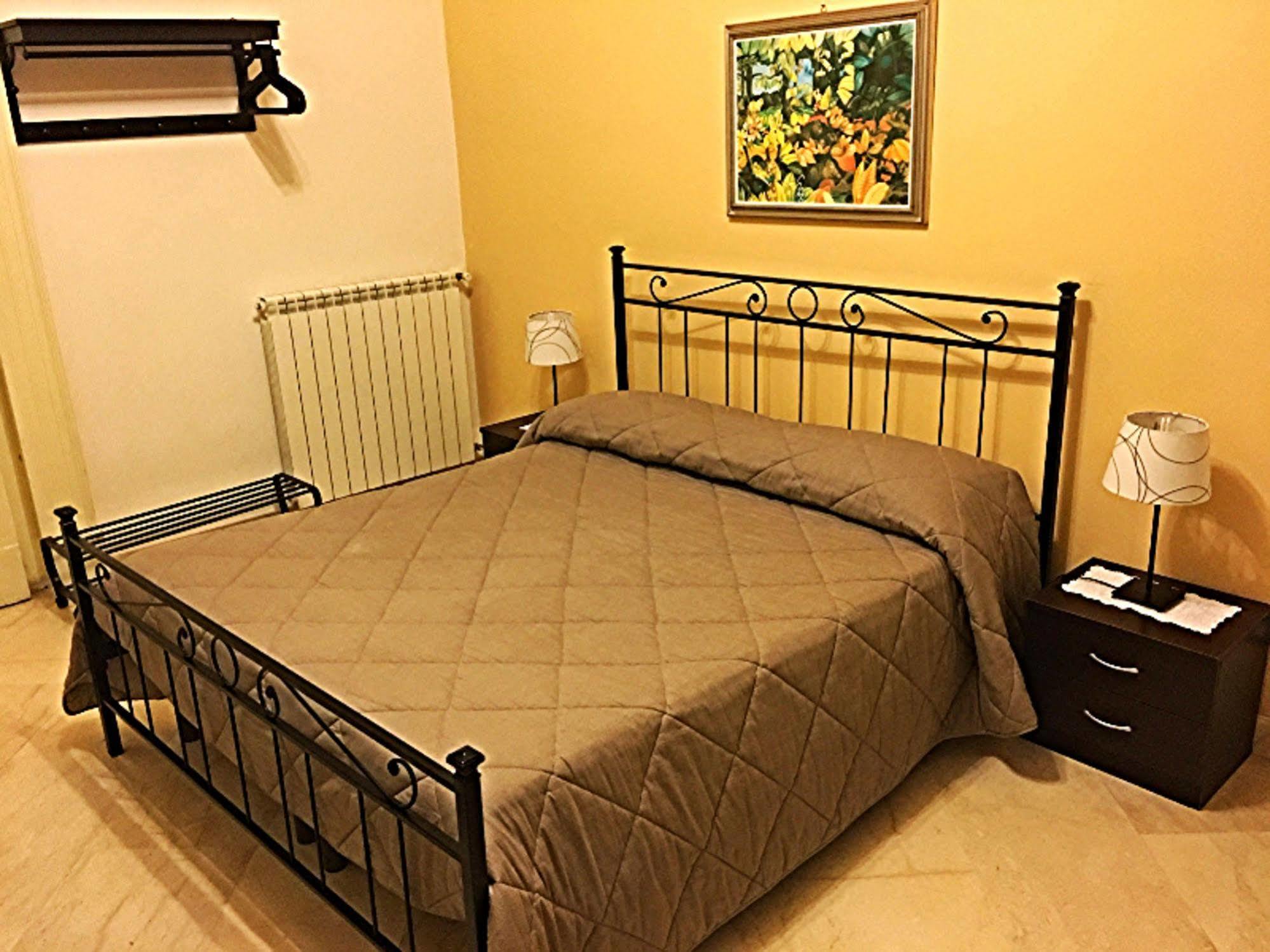 Alojamento de Acomodação e Pequeno-almoço Catania Inn Rooms Catânia